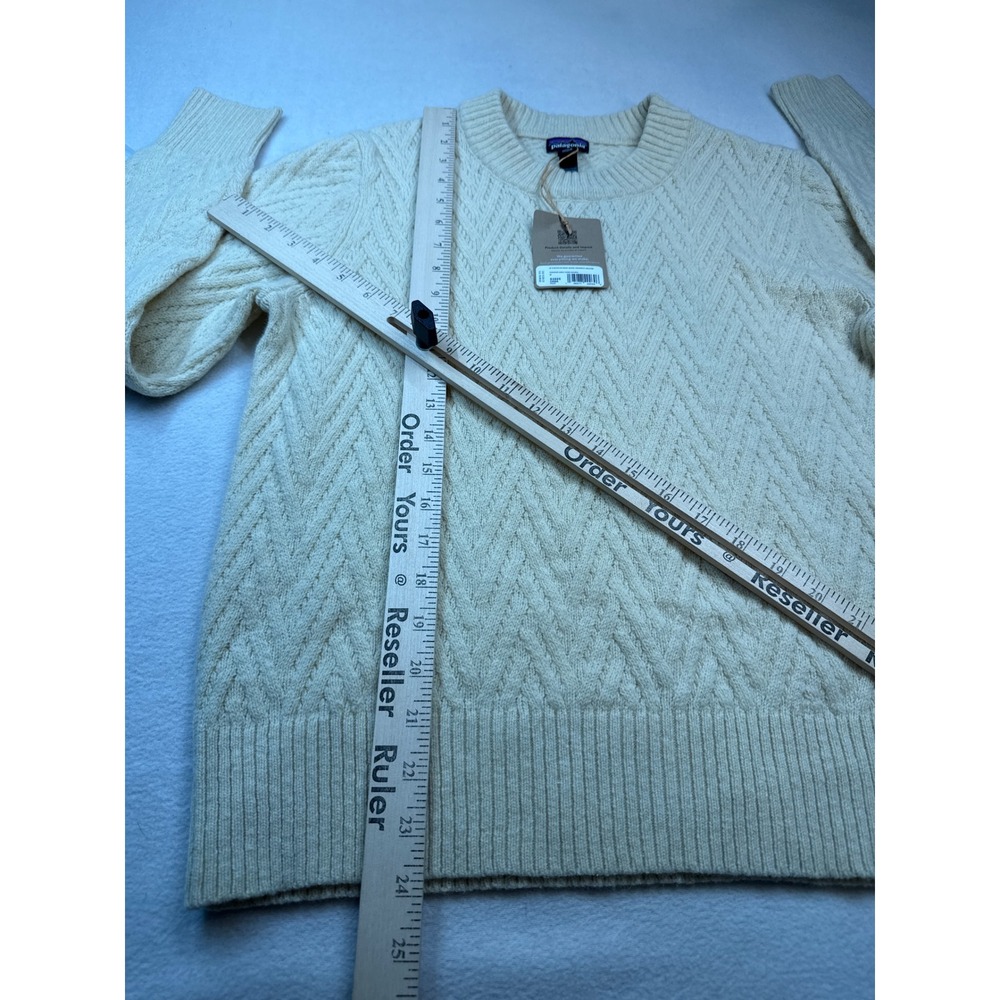 Patagonia Women's Recycled Wool-Blend Crewneck Sweater Chevron Medium NWT - Picture 6 of 7